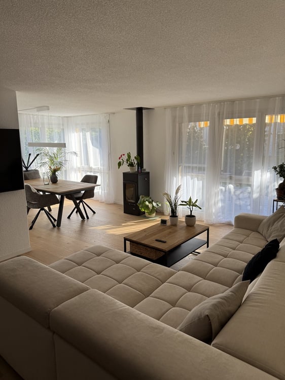 Möblierte 4.5 Zimmer Wohnung befristet zu vermieten
