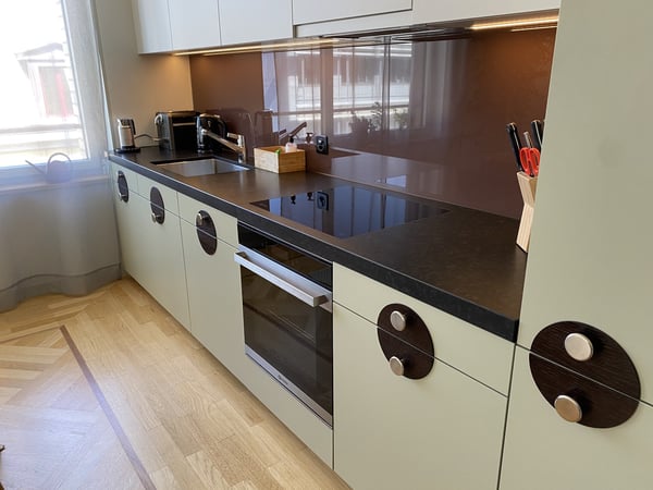 Möblierte 3.5-Zimmer-Wohnung mit Balkon beim Zürich HB | Fully Furnished 3.5-Room Apartment with Balcony next to Zurich main station 3