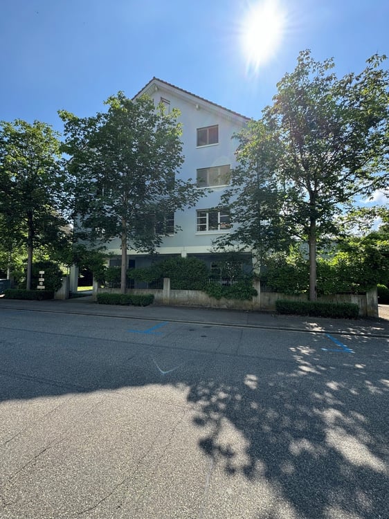 Einstellhallenplätze zu vermieten 16