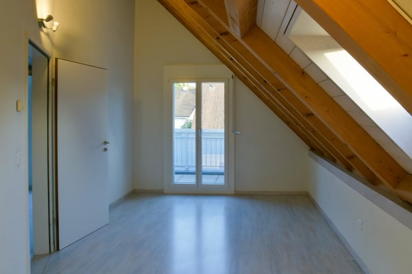 Sonnige 2.5-Zimmer-Dachmaisonette mit Traum-Weitsicht im Limmattal / Sunny 2.5-Room Duplex Apartment with Panoramic Views in Oetwil an der Limmat 13