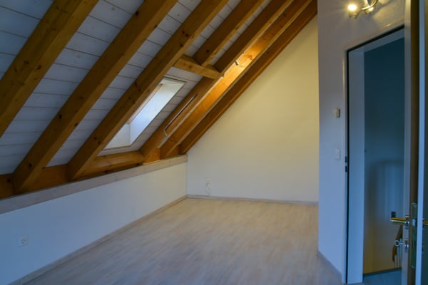Sonnige 2.5-Zimmer-Dachmaisonette mit Traum-Weitsicht im Limmattal / Sunny 2.5-Room Duplex Apartment with Panoramic Views in Oetwil an der Limmat 12
