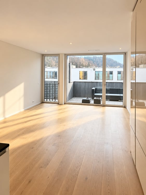 Helle 3.5-Zimmer-Dachwohnung mit Balkon, Weitsicht & Bahnhof direkt vor der Haustüre 3