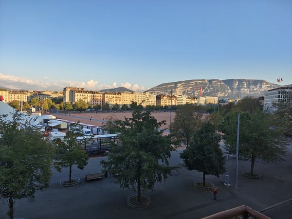 Plainpalais, balcon avec vue sur le Salève 2
