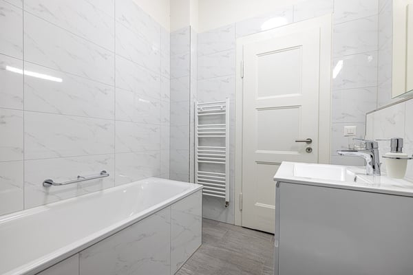 Helle, grosszügige 4.5-Zimmer-Wohnung mit 2 Balkonen, 100m2 | Bright, spacious 4.5-room apartment with 2 balconies, 100m2 6