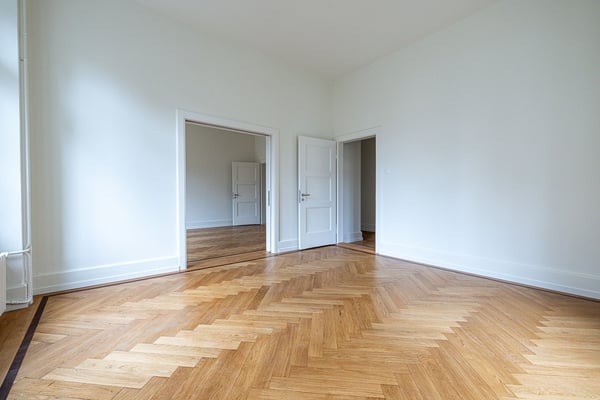 Helle, grosszügige 4.5-Zimmer-Wohnung mit 2 Balkonen, 100m2 | Bright, spacious 4.5-room apartment with 2 balconies, 100m2 10