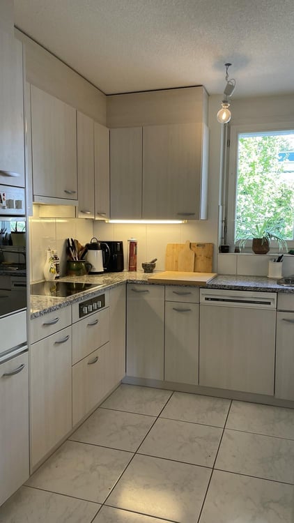 Grosse, lichtdurchflutete Wohnung mit Weitblick in Wettswil am Albis Voll möbliert befristet für 1 Jahr 12