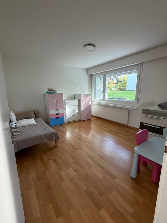 Spacious 4.5 apartment with private exit to garden in Zollikerberg 4