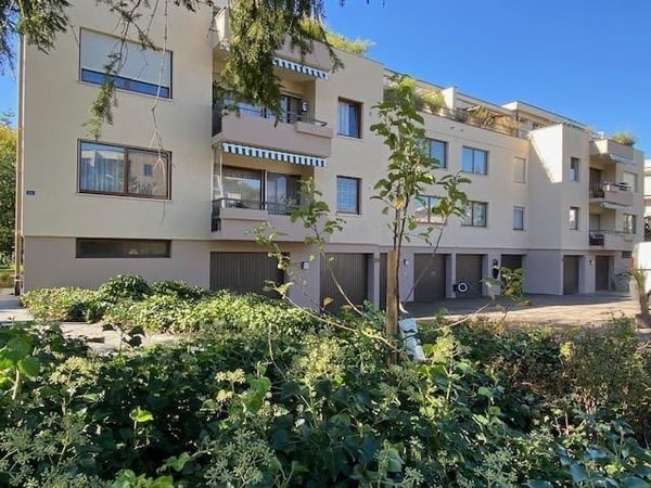 Grosszügige 4.5-ZWG mit Cheminée und weitläufiger Terrasse 11