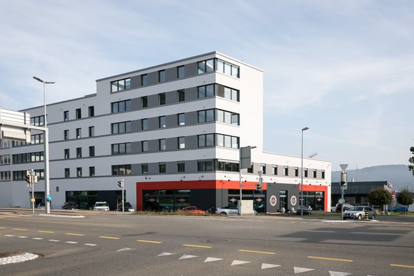 Grosszügige Gewerbefläche - ideal für Showroom, Verkauf oder Büro 1