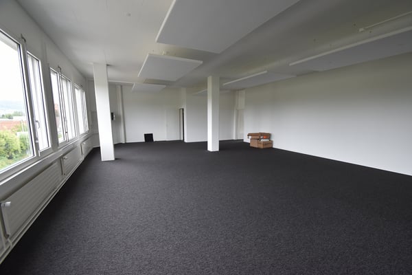 Perfekt angebunden, sofort bezugsbereit: 511m2 im Herzen von Urdorf 10