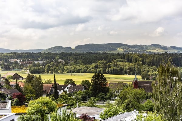 Grosszügige 1.5-Zimmer-Maisonettewohnung mit traumhafter Weitsicht 3