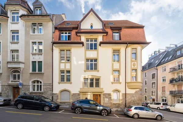 Charmante 5-Zimmerwohnung mit grosszügigem Grundriss im Kreis 6 1