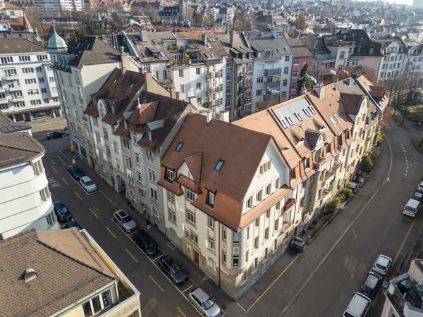 Charmante 5-Zimmerwohnung mit grosszügigem Grundriss im Kreis 6 2