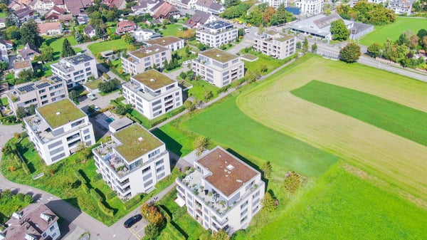 Einstellplätze für Autos und Motorräder 1