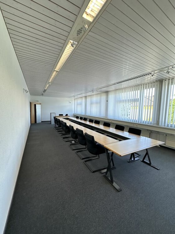 Repräsentative Büroflächen mit Empfang, Sitzungszimmer und Parkplätzen in Villmergen 11