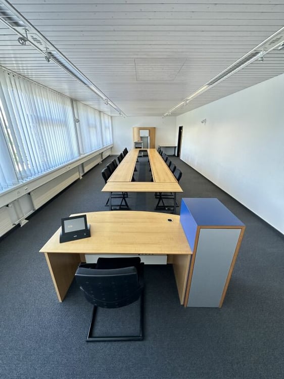 Repräsentative Büroflächen mit Empfang, Sitzungszimmer und Parkplätzen in Villmergen 10