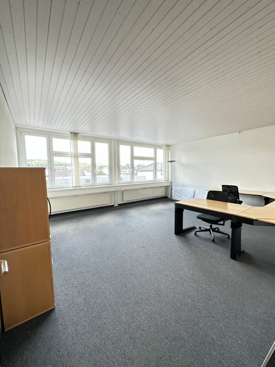 Repräsentative Büroflächen mit Empfang, Sitzungszimmer und Parkplätzen in Villmergen 9