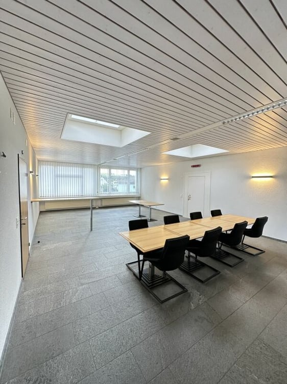 Repräsentative Büroflächen mit Empfang, Sitzungszimmer und Parkplätzen in Villmergen 15