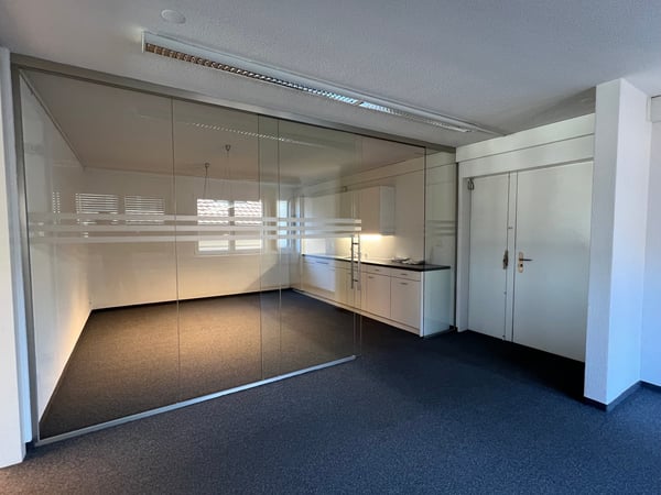Helles grosszügiges Büro mit Aufenthaltsraum, Archiv und Lagerraum 2. OG 9
