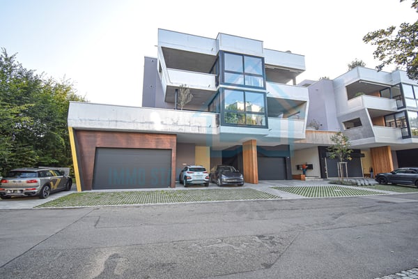 Luxuriöse Gewerbefläche mit moderner Architektur und Design 1