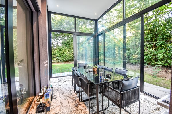 Luxuriöse Gewerbefläche mit moderner Architektur und Design 7