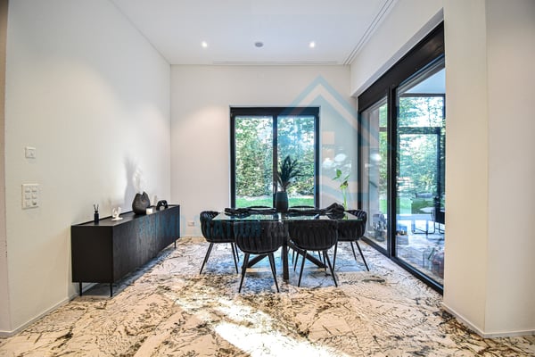 Luxuriöse Gewerbefläche mit moderner Architektur und Design 3