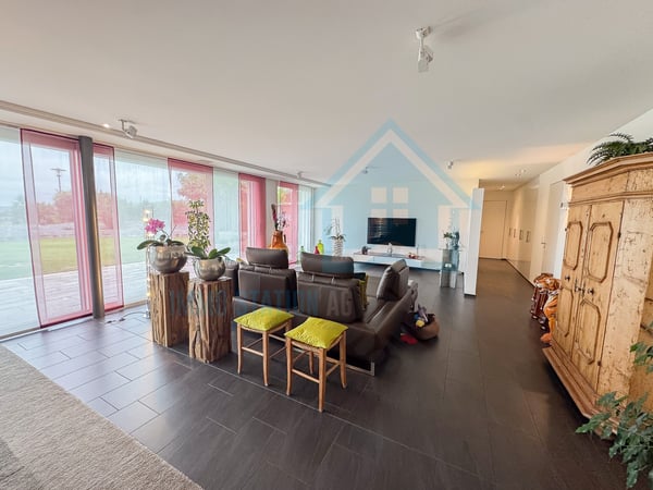 Luxuriöses Terrassenhaus am Sonnenhang mit unverbaubarem Alpenpanorama 2