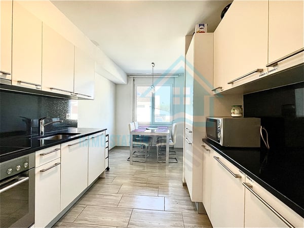 Modernes möbliertes WG-Zimmer mit Balkon an zentrale Lage 3