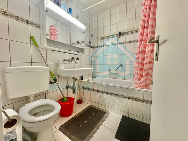 Modernes möbliertes WG-Zimmer mit Balkon an zentrale Lage 5