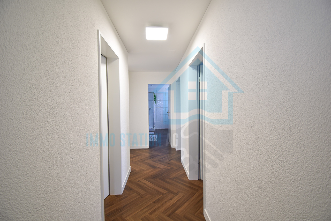 Immobilie in Menziken - Interessante Investitionsmöglichkeit 7.5-Zimmer-Dachwohnung mit Loggia und Alpenblick in Burg AG - Bild 8