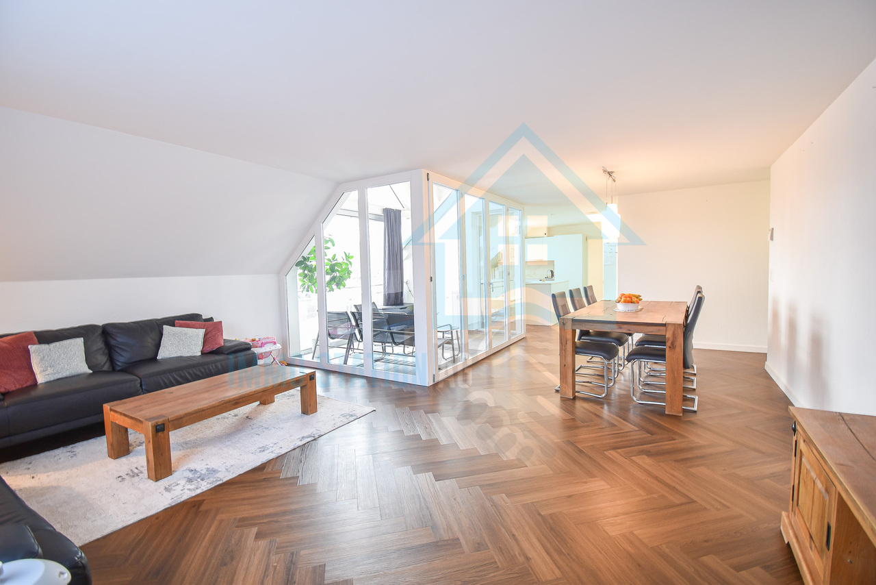 Immobilie in Menziken - Interessante Investitionsmöglichkeit 7.5-Zimmer-Dachwohnung mit Loggia und Alpenblick in Burg AG - Bild 1