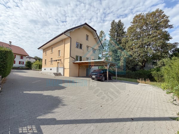 Grosszügiges Zweifamilienhaus mit Garten - ideal für Familien 1