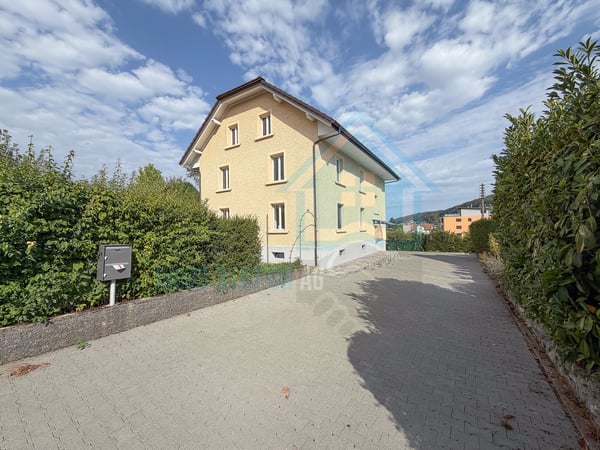 Grosszügiges Zweifamilienhaus mit Garten - ideal für Familien 2