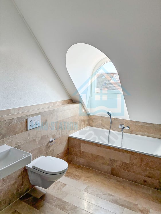 Grosszügige 2.5-Zimmer-Maisonette-Dachwohnung mit gedecktem Balkon 10
