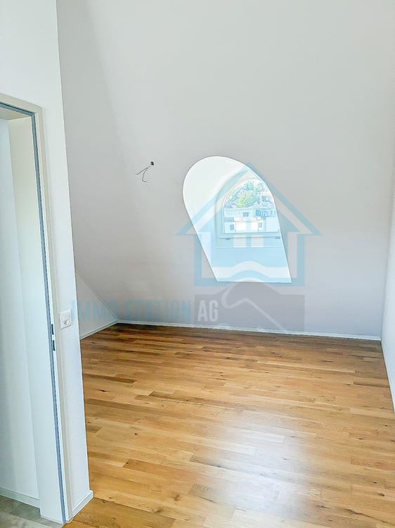 Grosszügige 2.5-Zimmer-Maisonette-Dachwohnung mit gedecktem Balkon 8