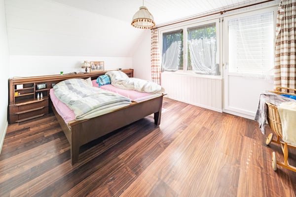 Grosszügiges Einfamilienhaus mit viel Umschwung und weitläufigem Garten 8