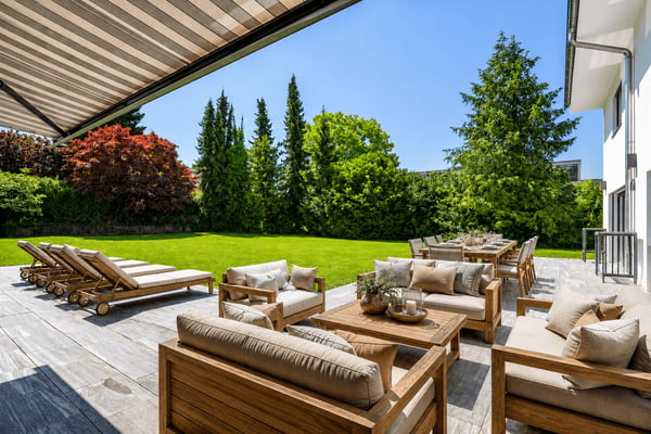 IHR PRIVATES REFUGIUM DER EXTRAKLASSE ? Luxuriöse 10.5-Zimmer-Villa mit Privatsphäre in Zumikon 1