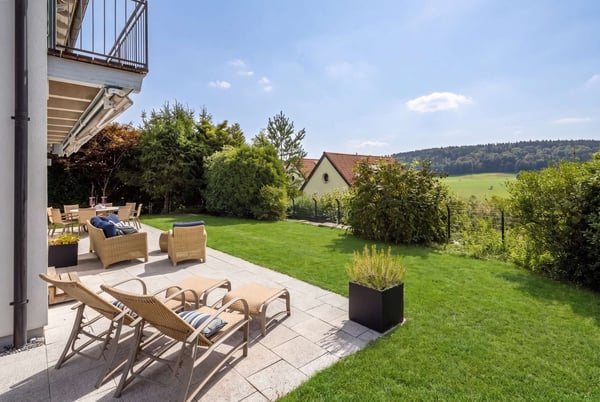 WEITBLICK TRIFFT LANDHAUSCHARME: Elegantes 6.5-Zimmer- Einfamilienhaus auf der Forch 11