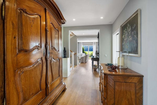 WEITBLICK TRIFFT LANDHAUSCHARME: Elegantes 6.5-Zimmer- Einfamilienhaus auf der Forch 3