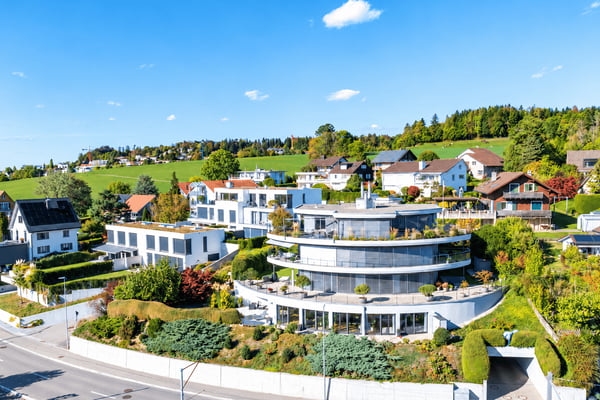 RÜCKZUGSORT MIT STIL & GROSSZÜGIGKEIT -4.5-Zimmer-Gartenloftwohnung auf der Forch/Küsnacht 2