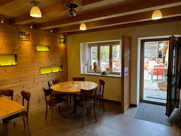 Restaurant mit Wohnung auf 1'090 Meter über dem Meer im Wallis zu kaufen! 4