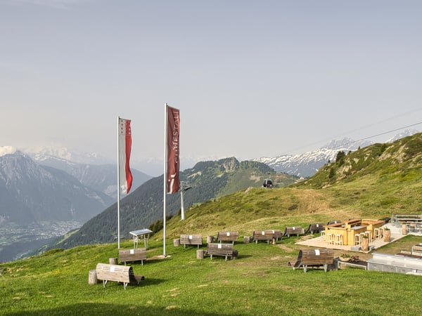 Wo Alpenpanorama und Gastfreundschaft zusammenkommen – Bergrestaurant Chüestall Blausee 2