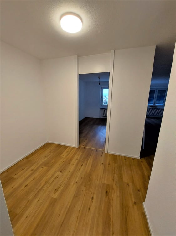 Sanierte 4.5-Zimmerwohnung mit Balkon und Lift 7