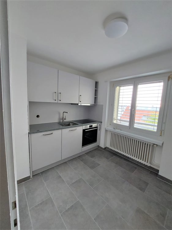 Sanierte 4.5-Zimmerwohnung mit Balkon und Lift 11