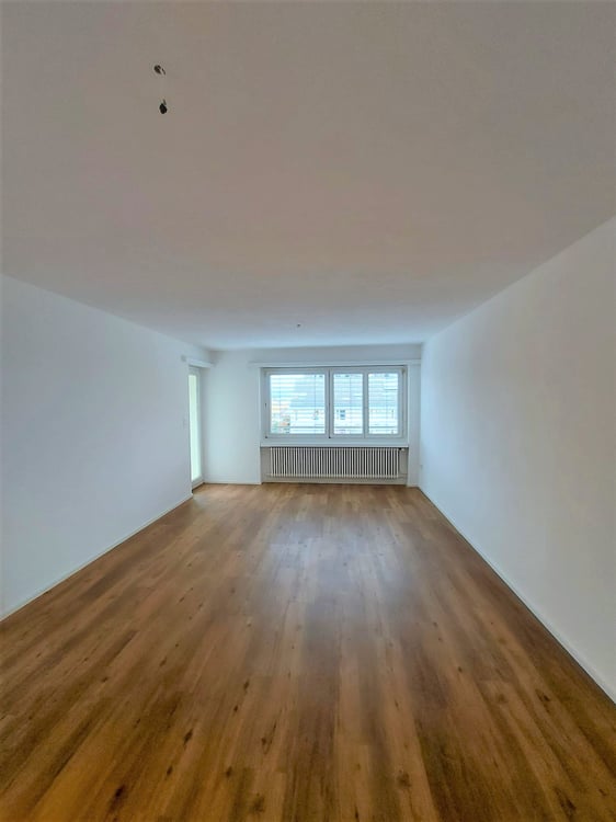 Sanierte 4.5-Zimmerwohnung mit Balkon und Lift 9