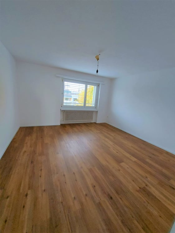 Sanierte 4.5-Zimmerwohnung mit Balkon und Lift 3