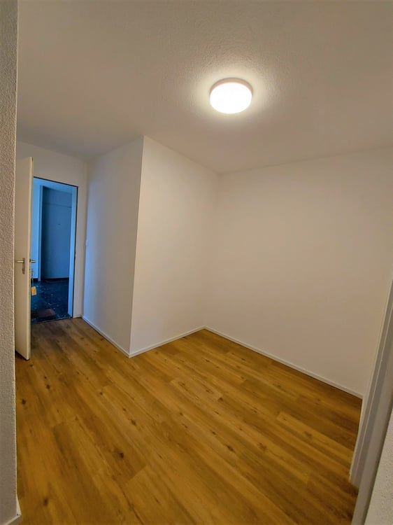 Sanierte 4.5-Zimmerwohnung mit Balkon und Lift 6
