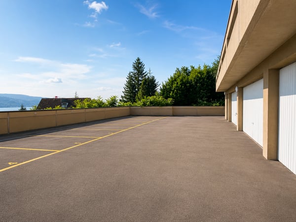 Sicherer Außenparkplatz mit Seesicht in Zürich 1