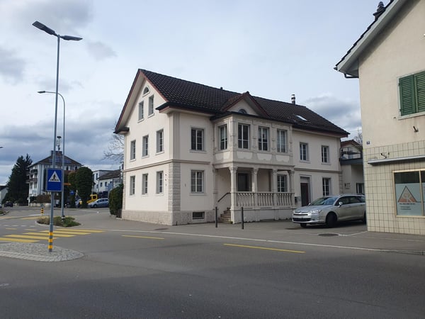 Charmante 3.5-Zimmer-Dachgeschosswohnung in Uster – ab sofort verfügbar! 1