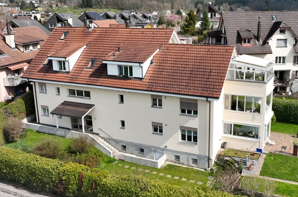 Exklusive 4.5-Zimmer-Dachwohnung mit sonniger Terrasse und Wintergarten 1